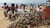 No Dia Internacional da Limpeza, Alunos da Katembe Limpam à Praia